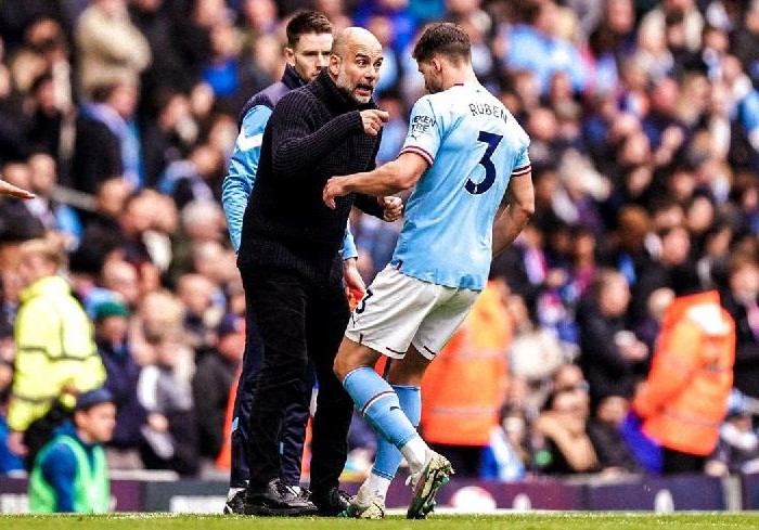 Peran Pelatih Dalam Kesuksesan Tim Sepak Bola