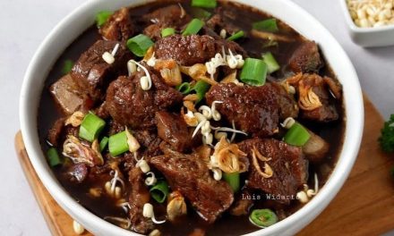 Rawon Hitam Legendaris yang Bikin Ketagihan